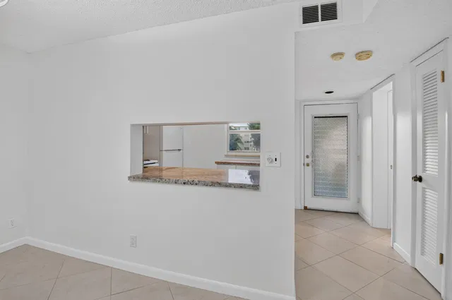  Residence photo 16
