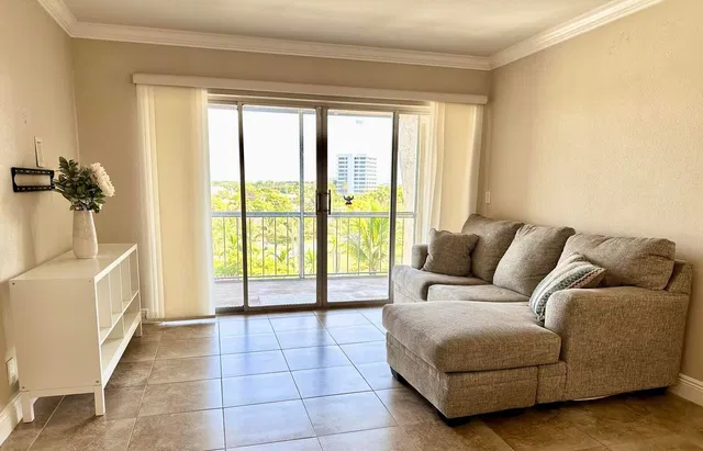 Unit 408 photo 2