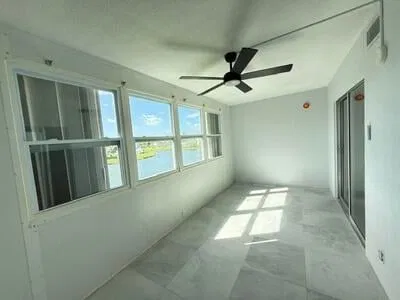 Unit 345 photo 6