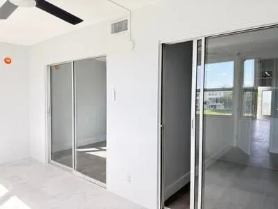 Unit 345 photo 8