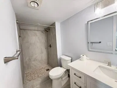 Unit 345 photo 15