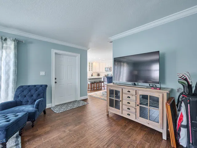 Unit 112 photo 9