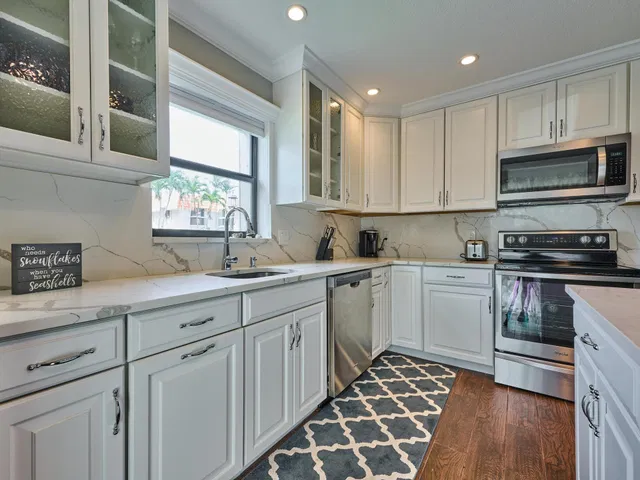 Unit 112 photo 16