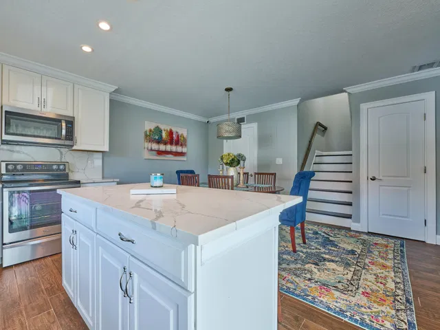 Unit 112 photo 17