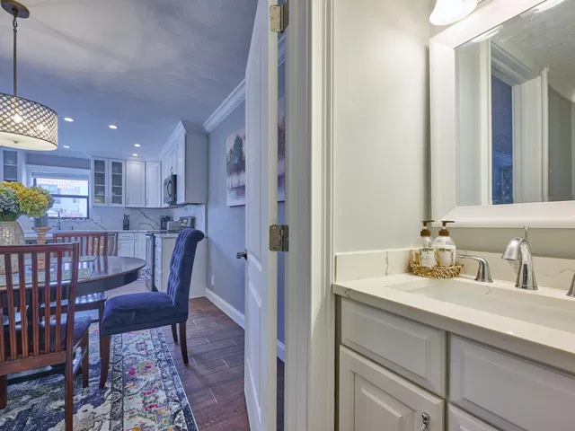 Unit 112 photo 25