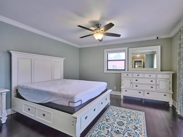 Unit 112 photo 37