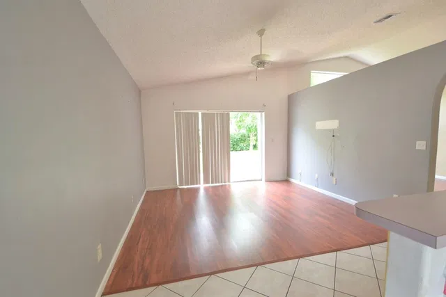  Residence photo 9