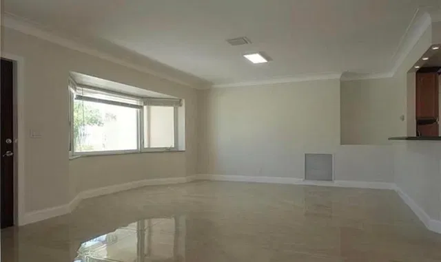 Residence photo 3