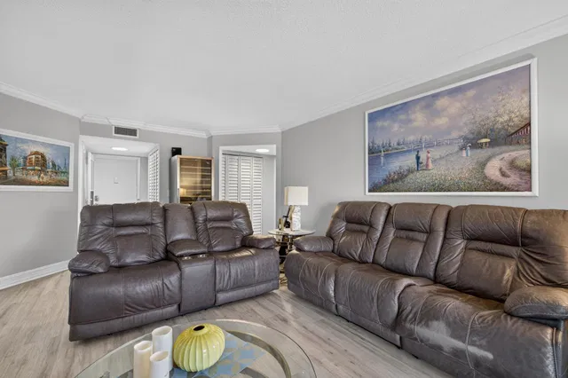Unit 202 photo 3