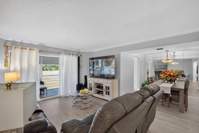 Unit 202 photo 5