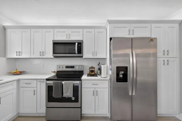 Unit 202 photo 11