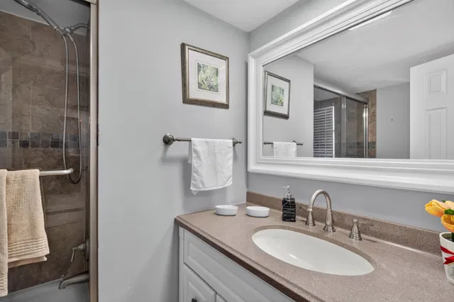 Unit 202 photo 18