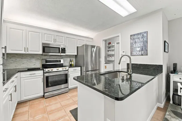 Unit 186 photo 5