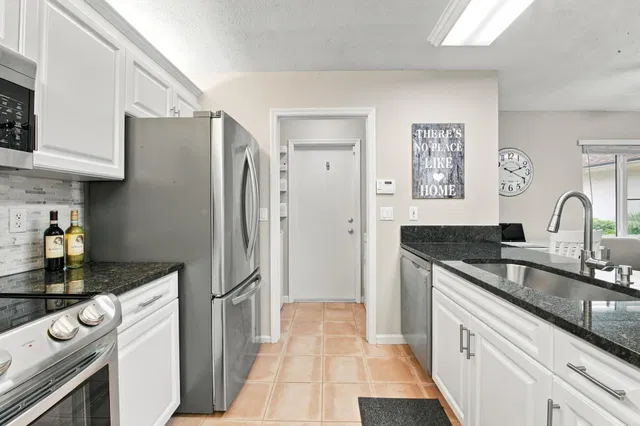Unit 186 photo 6