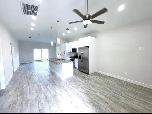 Residence photo 6