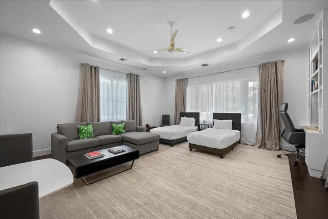 Residence photo 26