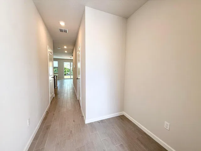 Residence photo 3