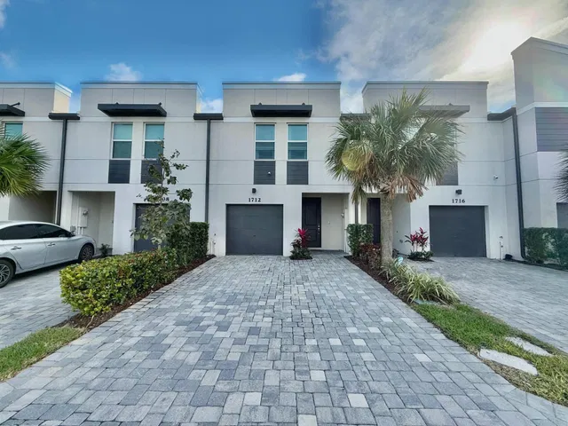 Residence photo 4
