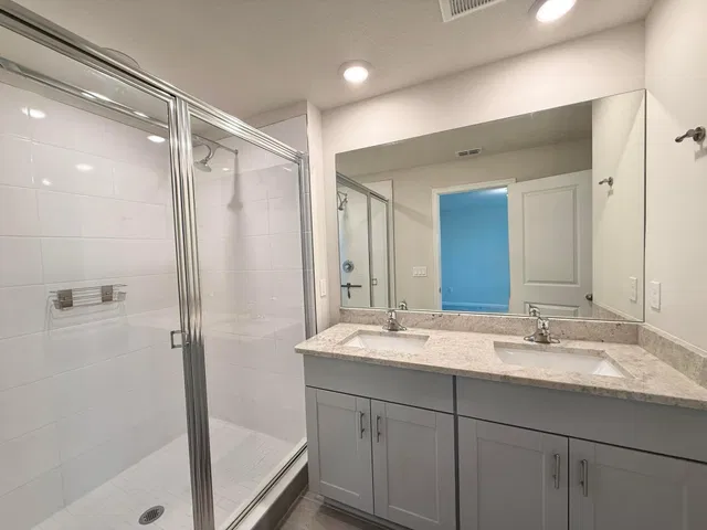 Residence photo 33
