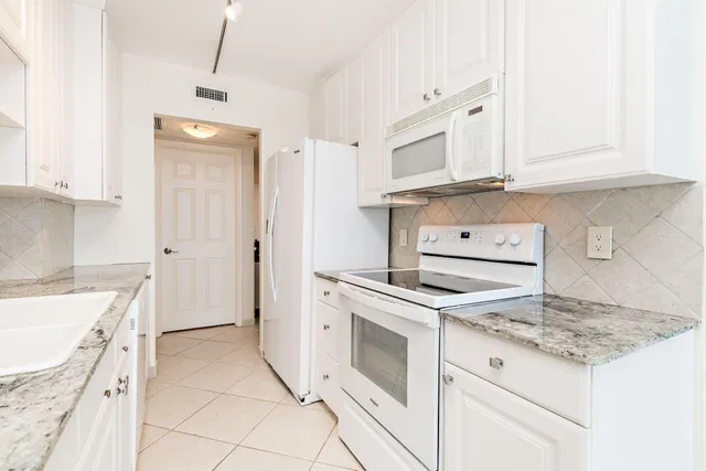 Downtown West Palm Beach Unit 1506 photo 5