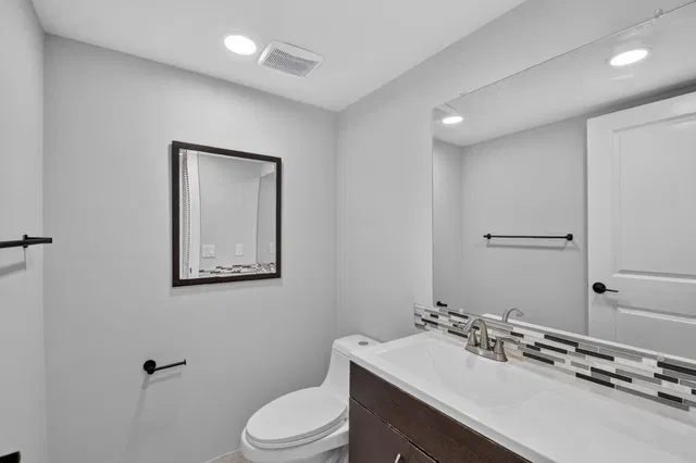 Unit 306 photo 14