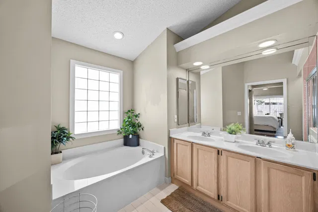 Residence photo 18