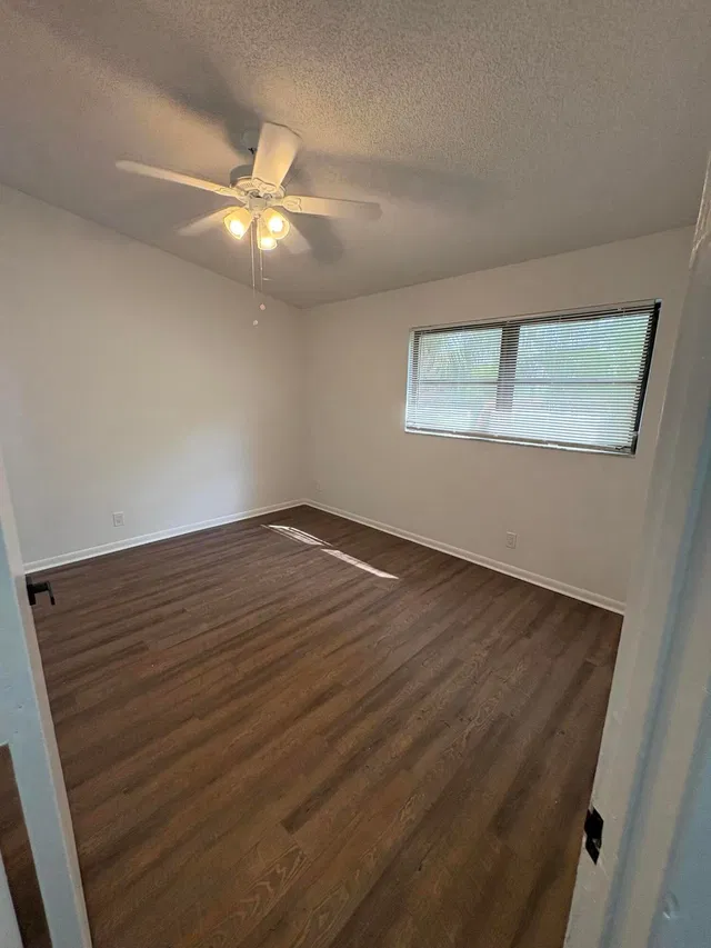 Unit 287 photo 6