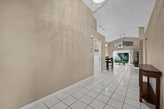  Residence photo 4