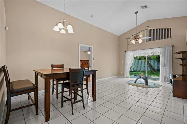  Residence photo 5