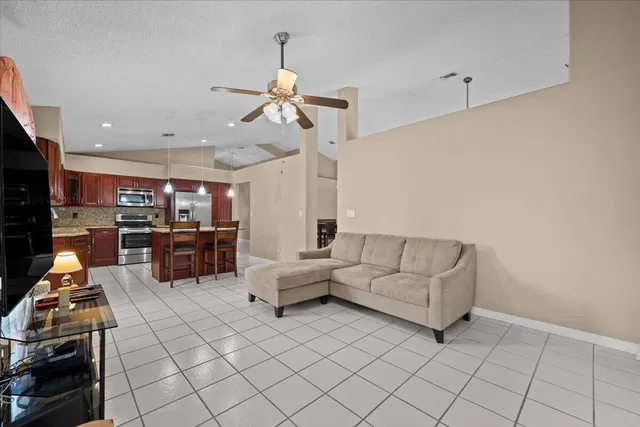  Residence photo 8