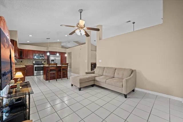  Residence photo 9