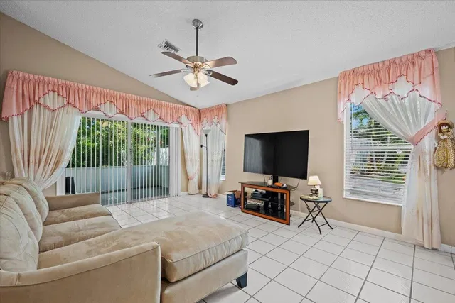  Residence photo 10
