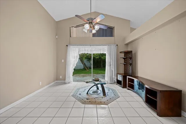  Residence photo 12