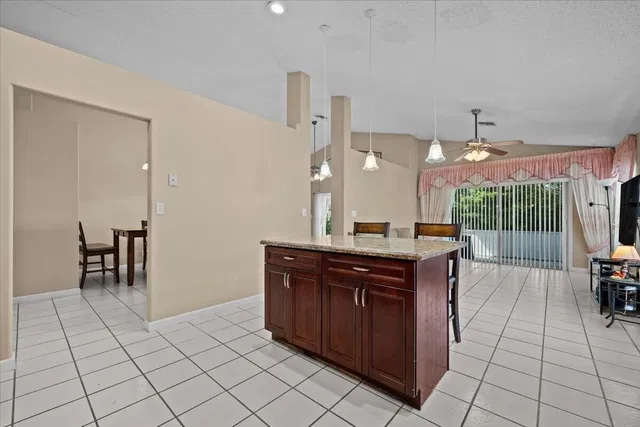  Residence photo 14