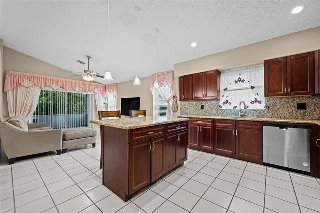  Residence photo 15