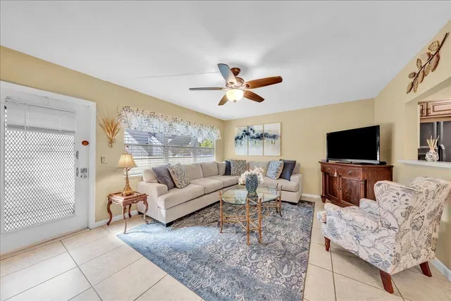 Residence photo 5