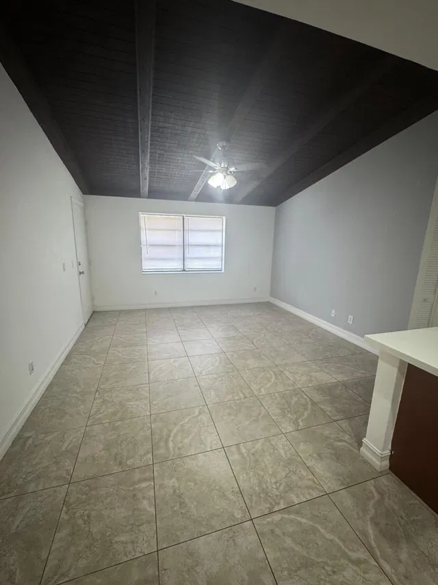  Unit 403 photo 4