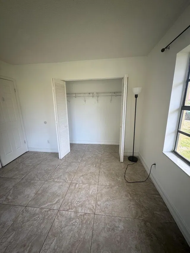  Unit 403 photo 6