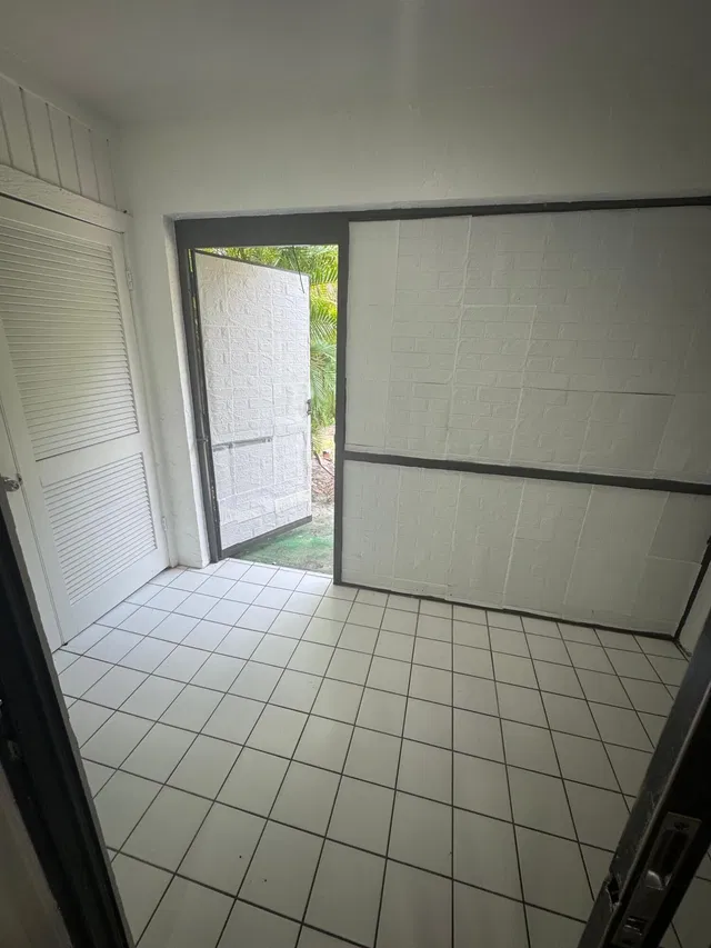  Unit 403 photo 8
