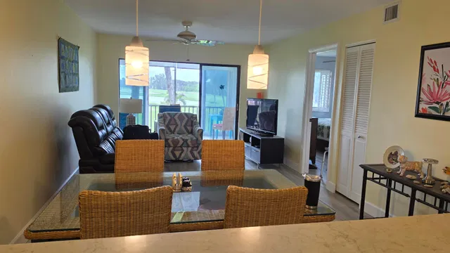 Unit 4006 photo 5
