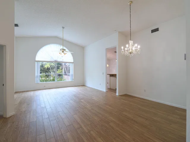  Residence photo 5