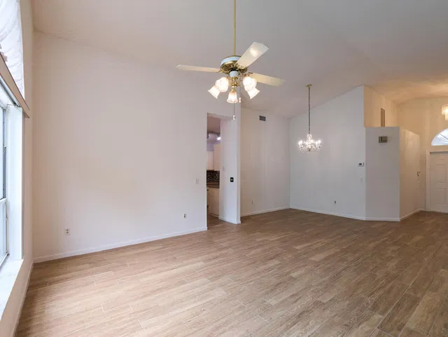  Residence photo 6