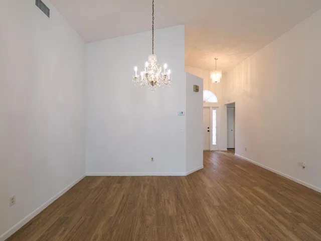  Residence photo 8