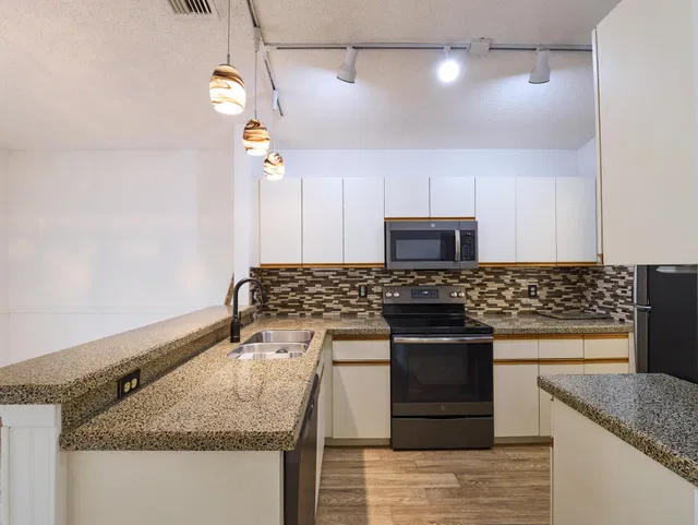  Residence photo 11
