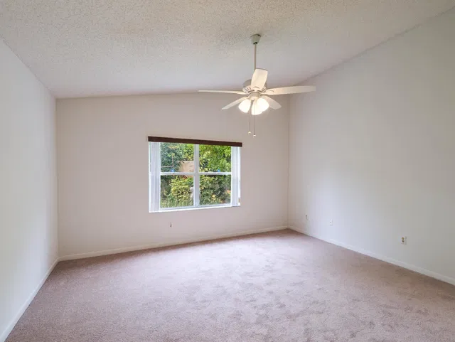  Residence photo 17