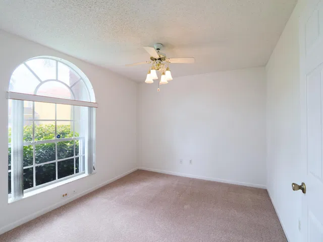  Residence photo 24