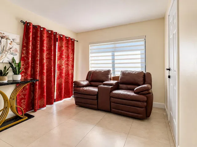  Residence photo 11