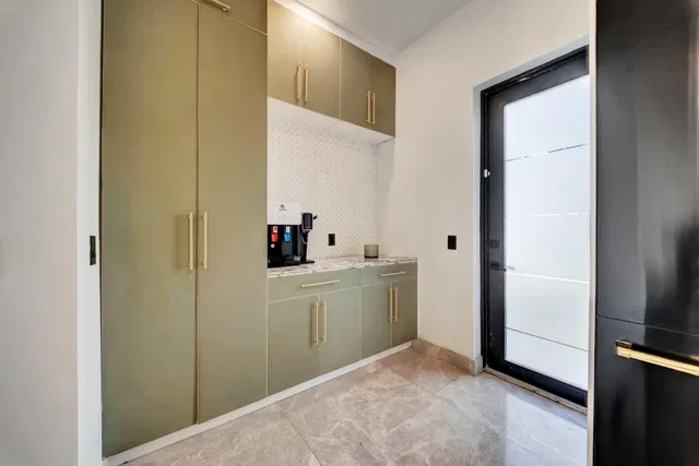 Residence photo 26
