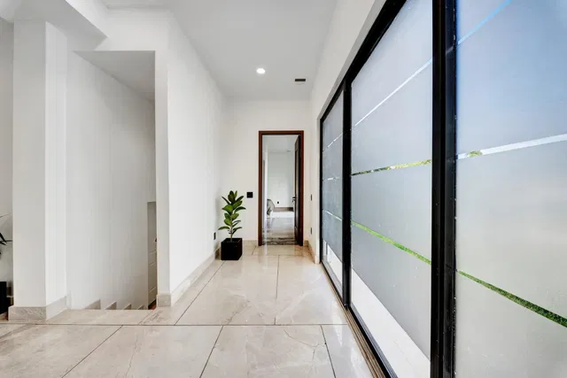 Residence photo 64