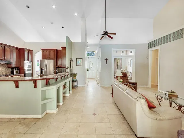 Residence photo 5
